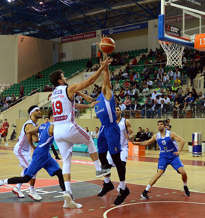 Tahincioğlu Basketbol Süper Lig’in 24. haftasında Eskişehir Basket, evinde Demir İnşaat Büyükçekmece’yi 76 - 72'lik skorla mağlup ederek 9 maç aranın ardından ikinci galibiyetini aldı. 