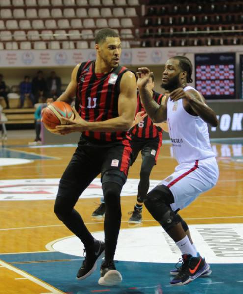 Eskişehir Basket solukları kesen maçta Gaziantep Basketbol'u iki uzatma sonucunda 118-119 mağlup etti.