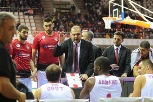 Eskişehir Basket solukları kesen maçta Gaziantep Basketbol'u iki uzatma sonucunda 118-119 mağlup etti.