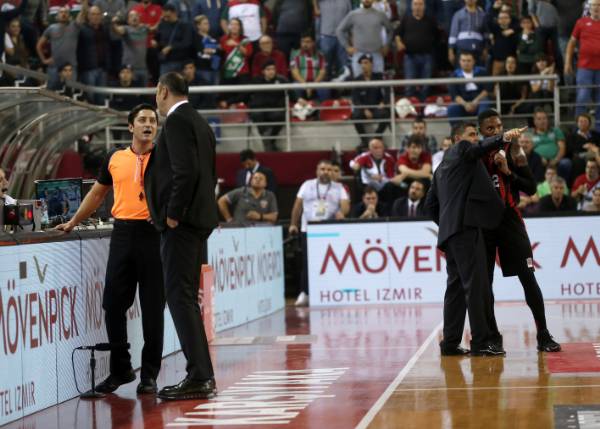 Tahincioğlu Basketbol Süper Ligi'nde 6'ncı hafta mücadelesinde temsilcimiz Eskişehir Basket, Pınar Karşıyaka'yı deplasmanda 74-70 yendi.
