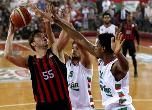 Tahincioğlu Basketbol Süper Ligi'nde 6'ncı hafta mücadelesinde temsilcimiz Eskişehir Basket, Pınar Karşıyaka'yı deplasmanda 74-70 yendi.
