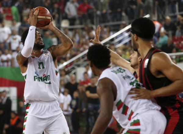 Tahincioğlu Basketbol Süper Ligi'nde 6'ncı hafta mücadelesinde temsilcimiz Eskişehir Basket, Pınar Karşıyaka'yı deplasmanda 74-70 yendi.
