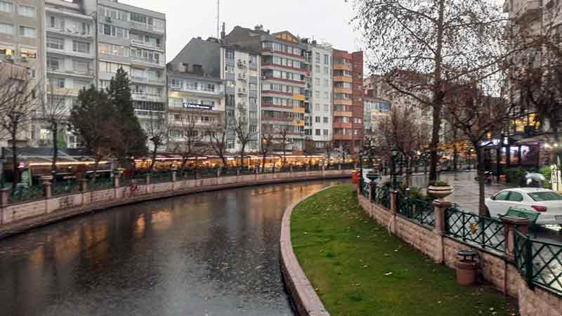 Meteoroloji 3. Bölge Müdürlüğü’nün yaptığı kuvvetli yağış tahmininin ardından, dün öğleden sonra kentte sağanak yağış etkili oldu.