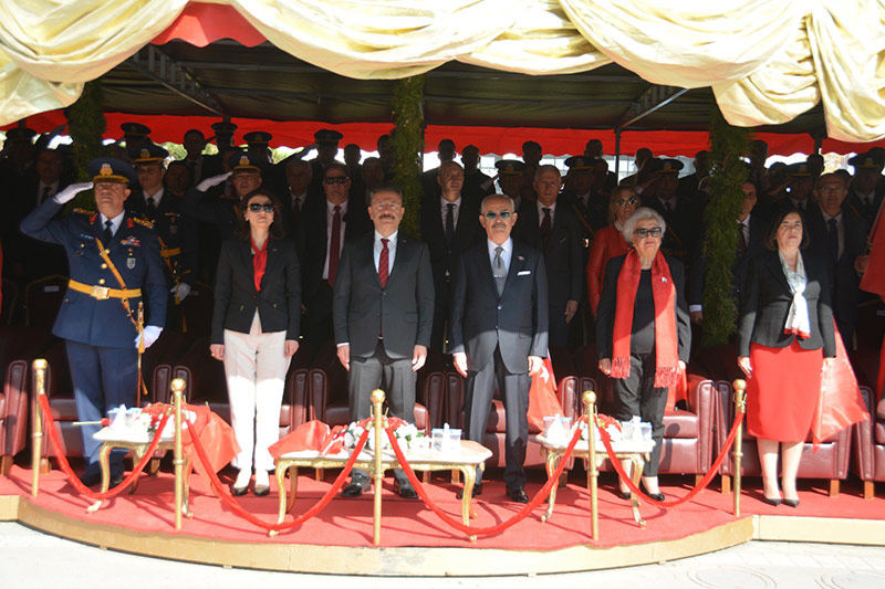 Eskişehir’de Cumhuriyetimizin 100. yılı kentin dört bir köşesinde coşku ve sevinç ile kutlandı. İşte Eskişehir'den 29 Ekim Cumhuriyet Bayramı kareleri...