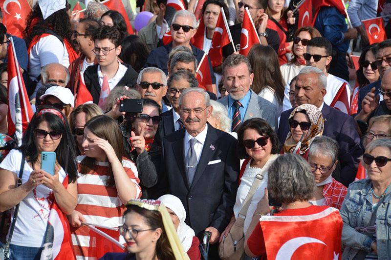 Eskişehir’de Cumhuriyetimizin 100. yılı kentin dört bir köşesinde coşku ve sevinç ile kutlandı. İşte Eskişehir'den 29 Ekim Cumhuriyet Bayramı kareleri...