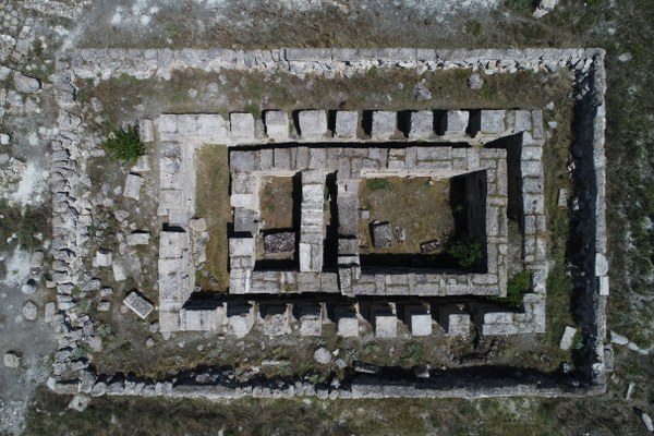 Mahallenin muhtarı Zülfikar Şekercioğlu da bölge halkının tarım ve hayvancılıkla uğraştığını belirtti.  Pessinus Antik Kenti'nin turizm için çok önemli bir yer olduğunu vurgulayan Şekercioğlu, "Çeşitli kentlerden mahallemize turistler geliyor. Antik kentle iç içe yaşamak çok güzel bir duygu. Tarih ile evlerimiz yan yana. Mahalle halkı olarak turistlere daha iyi hizmet sunmak istiyoruz." ifadelerini kullandı.