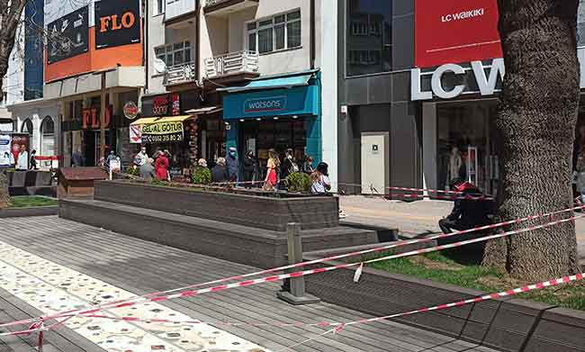 Hamamyolu Caddesi’nde oluşan manzaralar adeta ‘duyarsızlığında bu kadarı’ dedirttiren cinstendi.