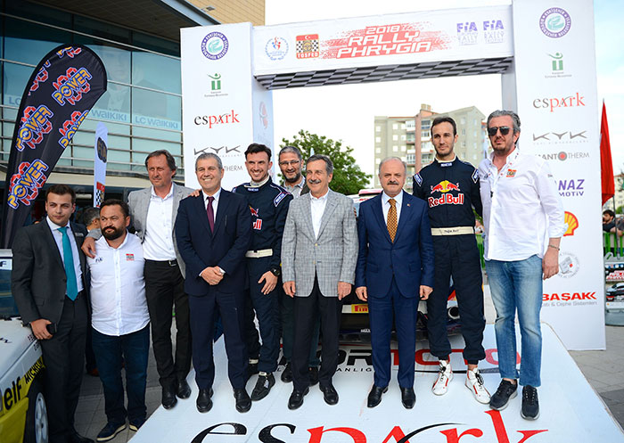 Eskişehir Otomobil ve Motor Sporları Kulübü (ESOK) tarafından organize edilen Türkiye Ralli Şampiyonası'nın ilk ayağı olan "Rally Phrygia 2018" başladı.