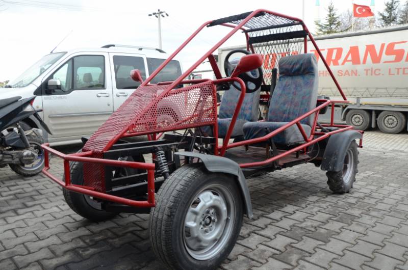 Teksan Sanayi Sitesi'nde iş yeri bulunan motor ustası Mustafa Karadağ, elde ettiği çıkma parçalardan 1 litre yakıt ile 50 ila 60 kilometre arasında yol yapabilen spor bir araç üretti. 