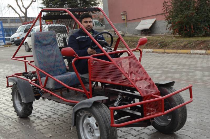 Teksan Sanayi Sitesi'nde iş yeri bulunan motor ustası Mustafa Karadağ, elde ettiği çıkma parçalardan 1 litre yakıt ile 50 ila 60 kilometre arasında yol yapabilen spor bir araç üretti. 