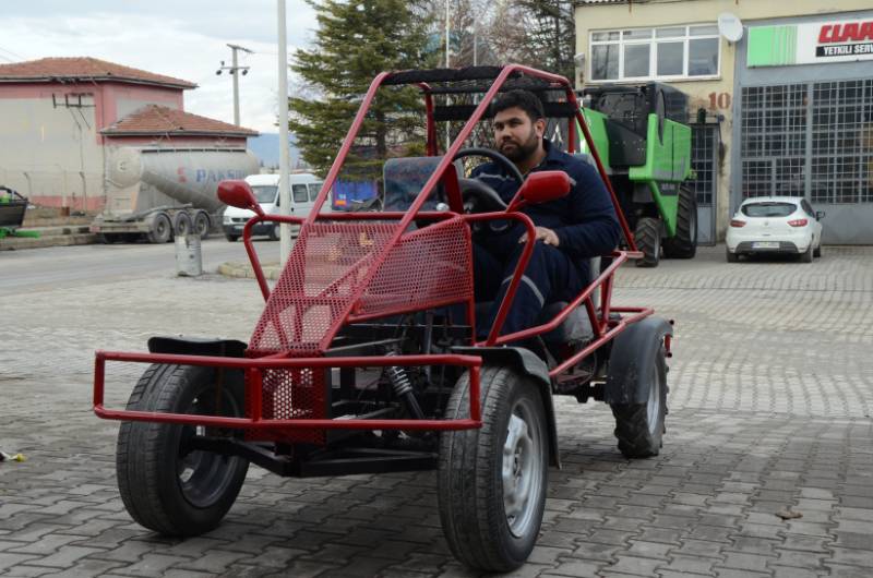 Teksan Sanayi Sitesi'nde iş yeri bulunan motor ustası Mustafa Karadağ, elde ettiği çıkma parçalardan 1 litre yakıt ile 50 ila 60 kilometre arasında yol yapabilen spor bir araç üretti. 