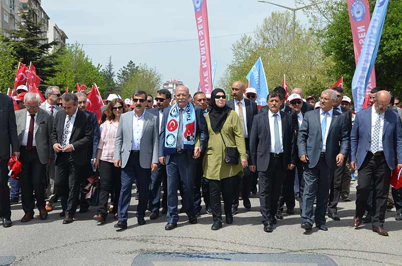 Eskişehir’de 1 Mayıs Emek ve Dayanışma Günü kutlamaları iki ayrı meydanda gerçekleştirildi. 