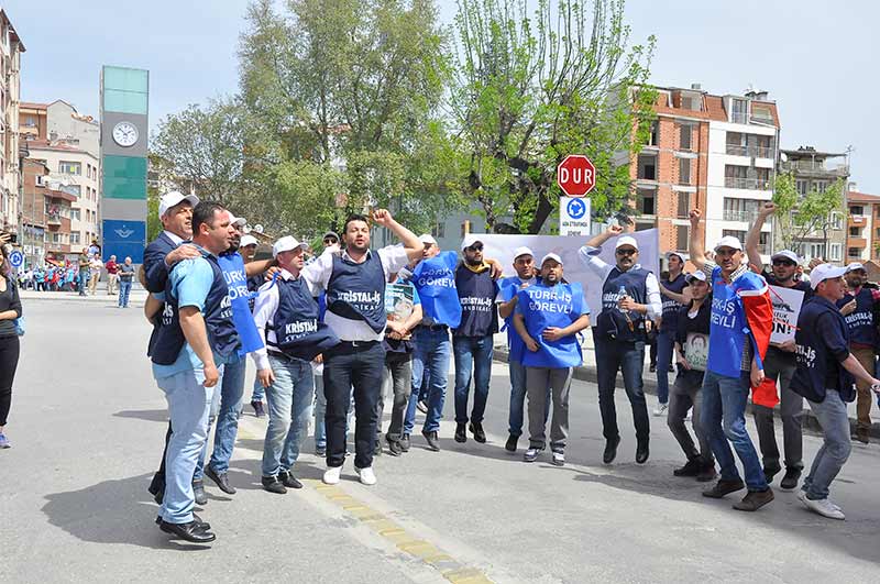 Eskişehir’de 1 Mayıs Emek ve Dayanışma Günü kutlamaları iki ayrı meydanda gerçekleştirildi. 