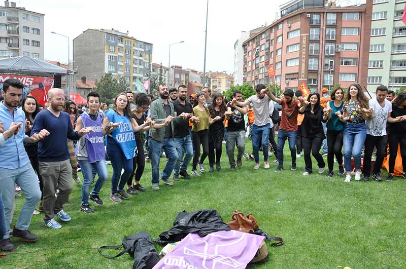 Eskişehir’de 1 Mayıs Emek ve Dayanışma Günü kutlamaları iki ayrı meydanda gerçekleştirildi. 