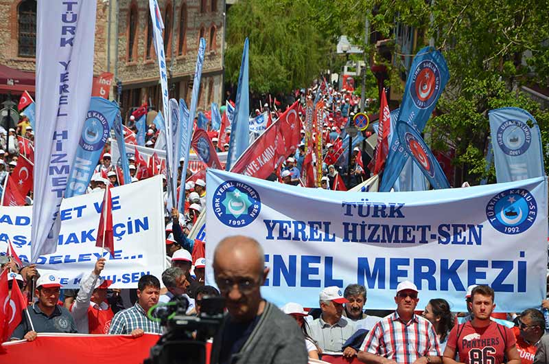 Eskişehir’de 1 Mayıs Emek ve Dayanışma Günü kutlamaları iki ayrı meydanda gerçekleştirildi. 