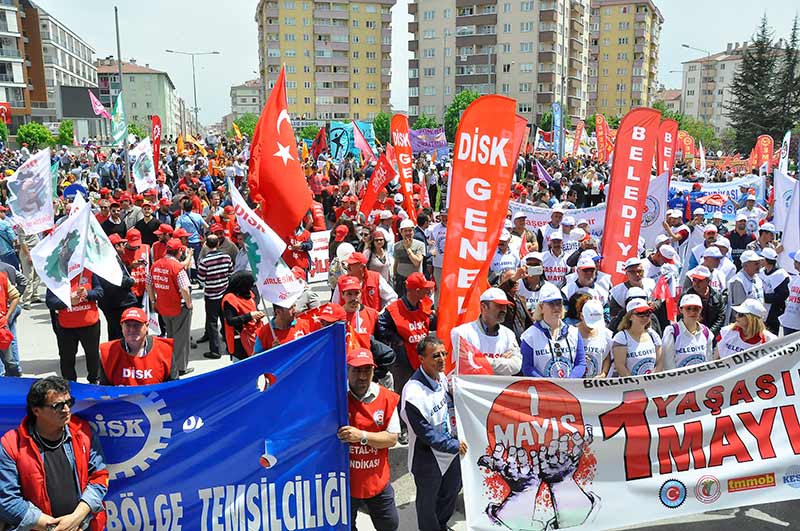 Eskişehir’de 1 Mayıs Emek ve Dayanışma Günü kutlamaları iki ayrı meydanda gerçekleştirildi. 