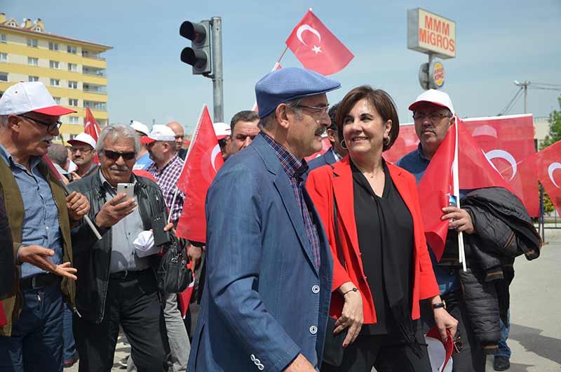 Eskişehir’de 1 Mayıs Emek ve Dayanışma Günü kutlamaları iki ayrı meydanda gerçekleştirildi. 