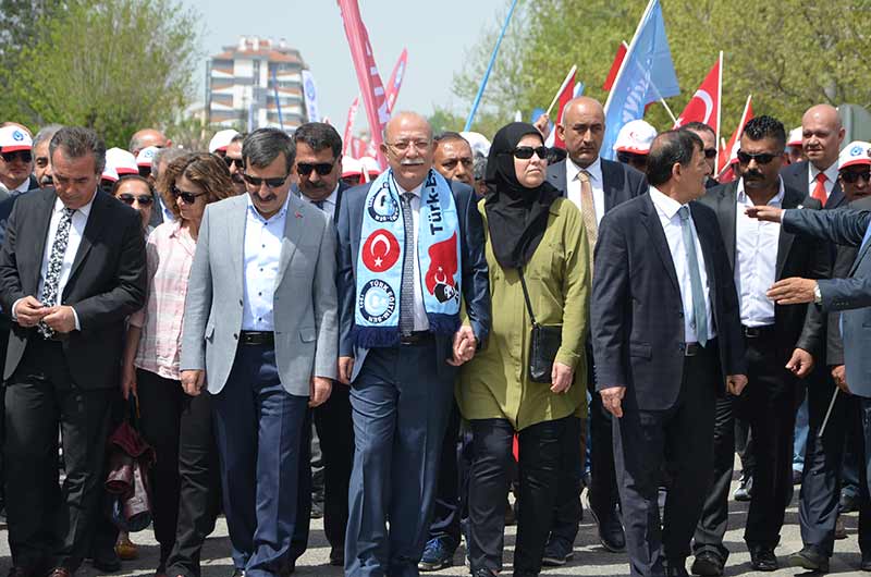 Eskişehir’de 1 Mayıs Emek ve Dayanışma Günü kutlamaları iki ayrı meydanda gerçekleştirildi. 