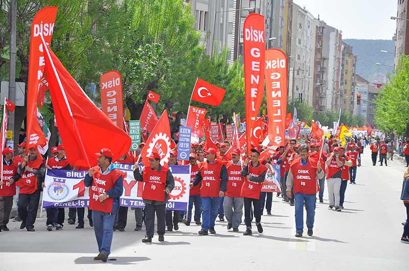 Eskişehir’de 1 Mayıs Emek ve Dayanışma Günü kutlamaları iki ayrı meydanda gerçekleştirildi. 