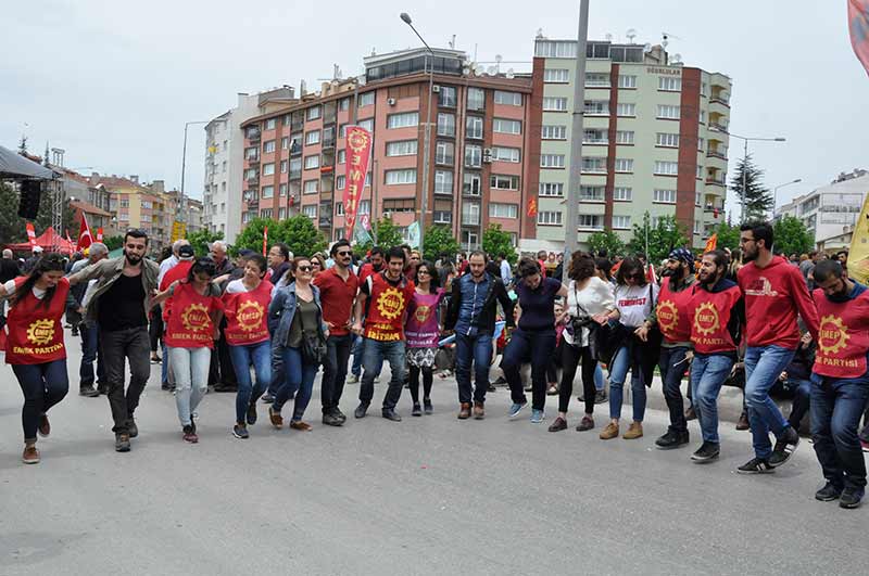 Eskişehir’de 1 Mayıs Emek ve Dayanışma Günü kutlamaları iki ayrı meydanda gerçekleştirildi. 