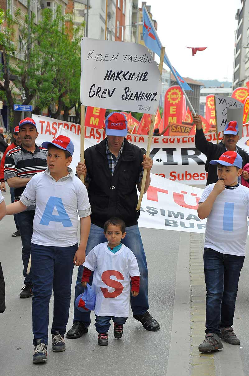 Eskişehir’de 1 Mayıs Emek ve Dayanışma Günü kutlamaları iki ayrı meydanda gerçekleştirildi. 