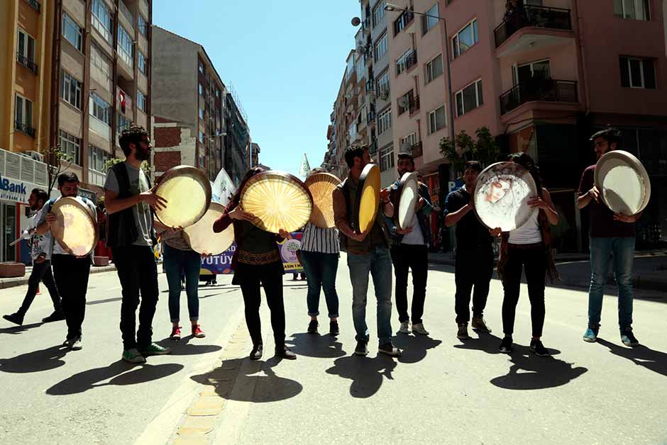 Eskişehir’de 1 Mayıs Emek ve Dayanışma Günü, Sıhhiye Meydanı’nda coşkuyla kutlandı. 