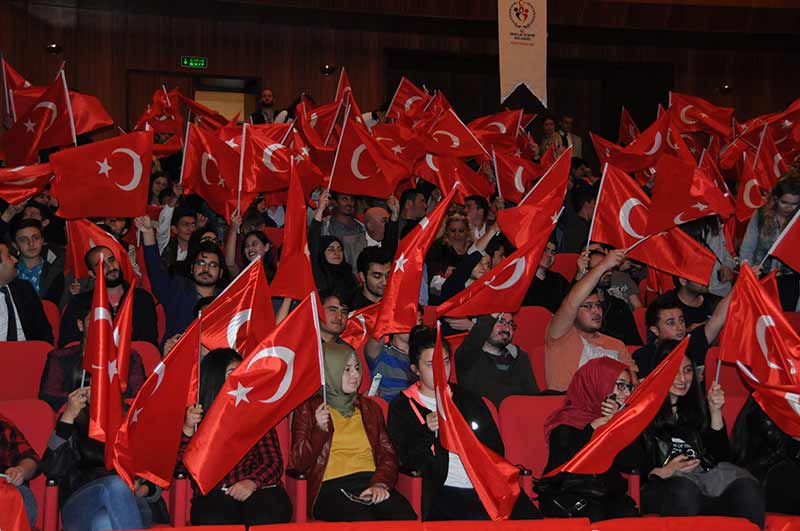 15 Temmuz’u unutmamak ve unutturmamak adına Gençlik ve Spor Bakanlığı Spor Hizmetleri Daire Başkanlığı tarafından Eskişehir'de “Tecrübe Konuşuyor, İçimizdeki Kahramanlar” programı düzenlendi.