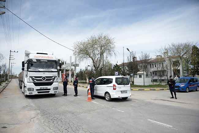 Mahallenin 10 gün karantinada kalacağını belirten Ay, "Şu anda hastanede yatan hastamız ve ağır vakamız yok. Fakat mahalle genelinde bir artış olması sebebiyle bu karar alındı. Mahallemizde bulaşı artıracak herhangi bir toplantı olmadı. 