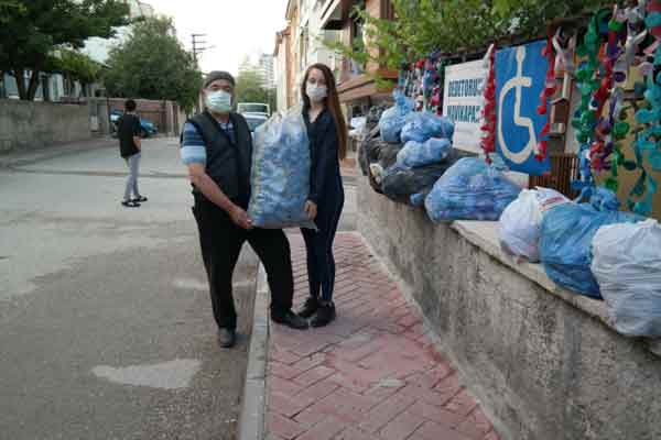 ...“Pek ümitli değildik. Alan çoktan götürmüştür diye düşündük. Emniyetimiz, basın mensupları sağ olsun en kısa sürede bulup getirdiler. Valimiz Erol Ayyıldız’a, Emniyet Müdürümüz Engin Dinç’e çok teşekkür ediyorum. Çok mutluyuz. Bu kapaklarla bir sürü engelliye adım attıracağız. Onların özgürlüğe açılan penceresi olacağız. Bizim ve onların umutlarını çalmışlardı ama iyilik er ya da geç yerini buldu.”