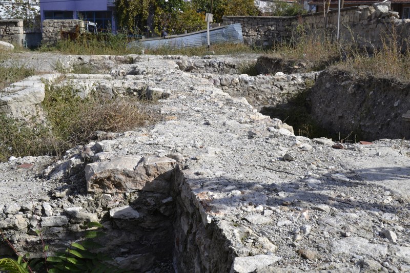 Eskişehir’in Seyitgazi ilçesinde IV. Murat’ın 1600’lü yıllarda düzenlediği Revan Seferi sırasında yaptırdığı kervansarayın kazı çalışmalarında tarih gün yüzüne çıkıyor. 