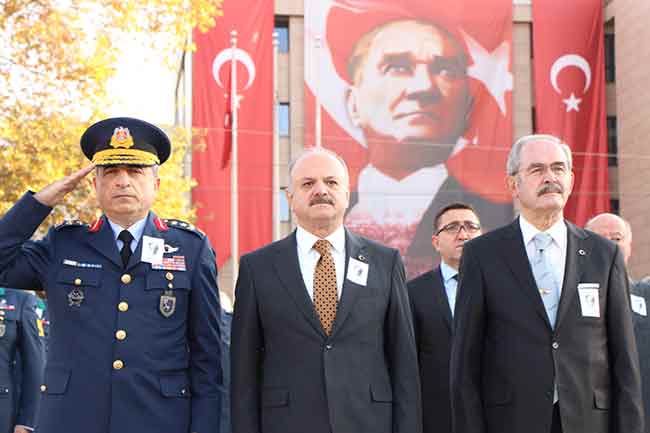 Öte yandan törene; Vali Özdemir Çakacak, Muharip Hava Kuvveti Komutanı Hava Orgeneral Atilla Gülan, Eskişehir milletvekilleri Harun Karacan, Jale Nur Süllü, Metin Nurullah Sazak, Dr. Aslan Kabukçuoğlu, askeri ve mülki erkan, kamu kurum müdürleri , sivil toplum kuruluşlarının temsilcileri, çok sayıda vatandaş ve öğrenciler katıldı.