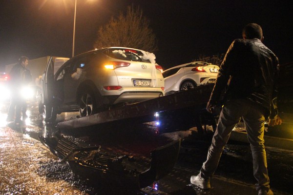 Eskişehir’de, 8 aracın karıştığı zincirleme trafik kazasında 1 polis memuru ağır yaralandı. 