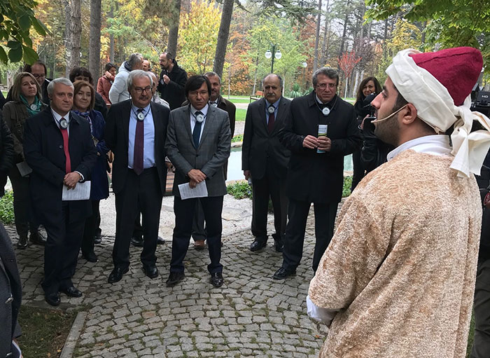 Anadolu Üniversitesi (AÜ) Yunusemre Yerleşkesi'nde 92 türden oluşan Anadolu Arboretum (ağaç parkı) törenle açıldı.