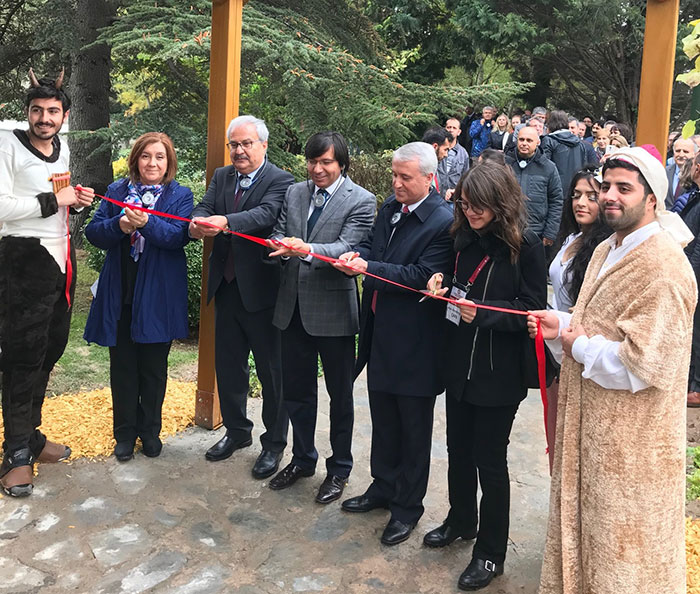 Anadolu Üniversitesi (AÜ) Yunusemre Yerleşkesi'nde 92 türden oluşan Anadolu Arboretum (ağaç parkı) törenle açıldı.