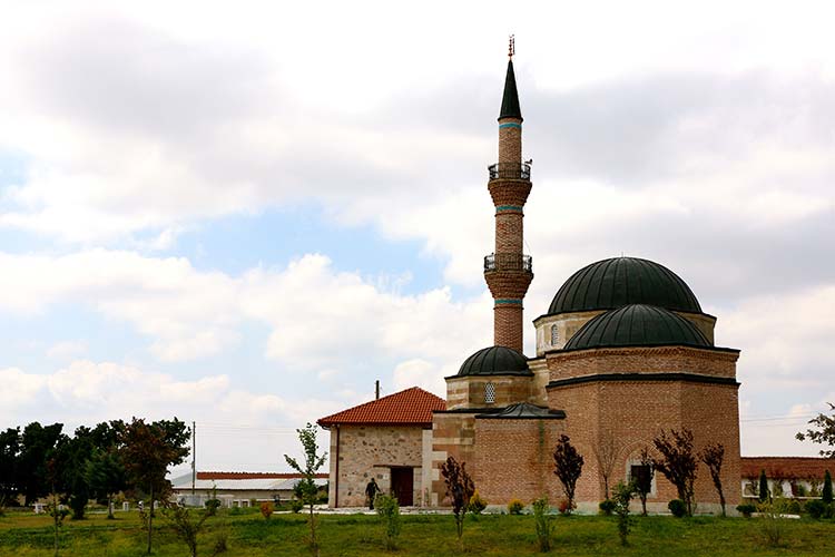 Eskişehir'in Seyitgazi ilçesinde, Yavuz Sultan Selim döneminde Bali Bey'in oğlu Kasım Bey tarafından Anadolu'da yaşayan Türkmen şeyhlerinden Şeyh Sücaeddin Veli için 16. yüzyılın başında yaptırılan, 2015'te Türk Dünyası Kültür Vakfı tarafından restore ettirilen türbe, yılda ortalama 70 bin ziyaretçiyi ağırlıyor.