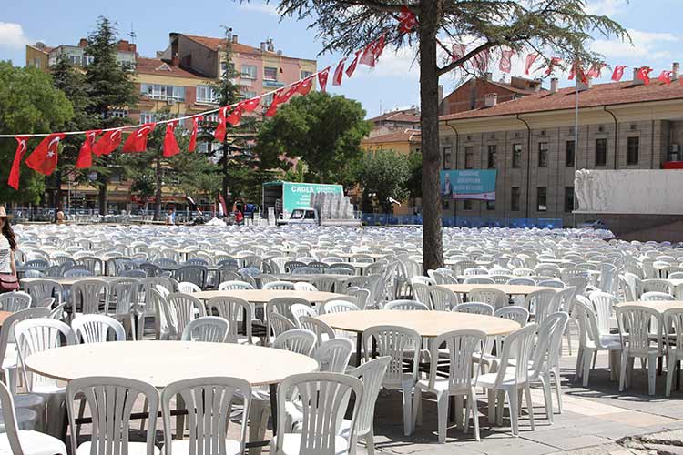 Başbakan Binali Yıldırım’ın 3 Temmuz Pazar günü gerçekleştireceği Eskişehir ziyareti öncesi yapılan hazırlıklar tüm hızıyla devam ediyor. 