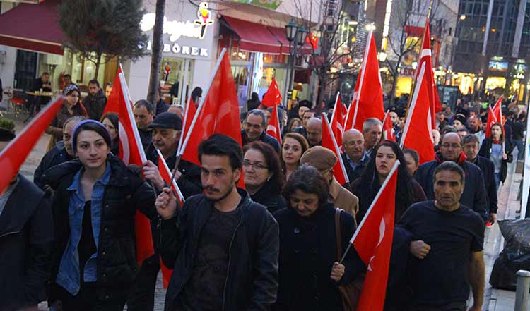 Eskişehir’de, son dönemlerde artan terör olayları ve Ankara’da yaşanan patlama olayları nedeniyle “Teröre karşı birlik yürüyüşü” gerçekleştirildi. 