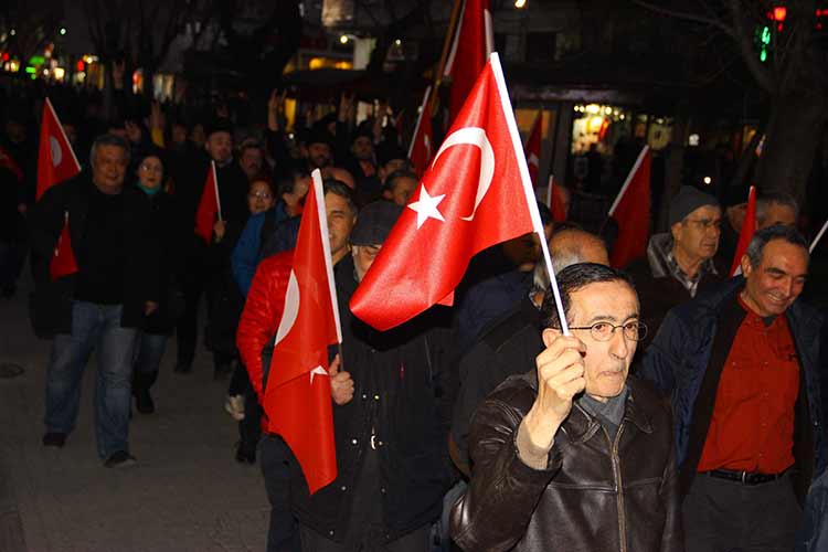 Eskişehir’de, son dönemlerde artan terör olayları ve Ankara’da yaşanan patlama olayları nedeniyle “Teröre karşı birlik yürüyüşü” gerçekleştirildi. 