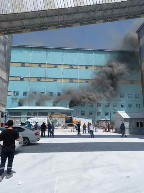 Eskişehir’de bulunan Kırka Bor İşletme Müdürlüğü’nde elektrik trafosunun patlaması sonucunda yangın çıktı.