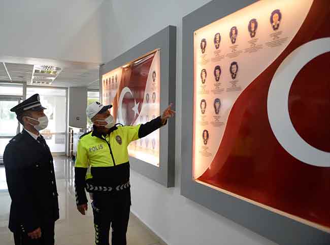 Polis teşkilatına 28 yıldır hizmet ettiğini anlatan Çetin, "Oğlum komiser yardımcısı oldu. Bu yıl ilk ataması Eskişehir oldu.