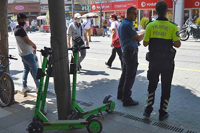 Polis olayı incelerken, anne E.A. gençler hakkında şikâyetçi olmadığını belirtti. Ancak, kazaya sebep olan 18 yaşındaki ismi öğrenilemeyen gencin ifadesinin alınması için polis merkezine götürüldüğü öğrenildi.