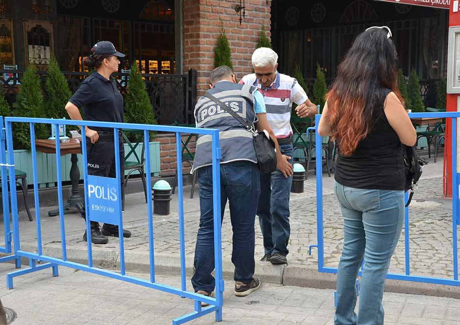 Eskişehir'de, 30 Ağustos Zafer Bayramı ve Türk Silahlı Kuvvetleri Günü dolayısıyla, "Cumhuriyet ve Demokrasi Yürüyüşü" düzenlendi.