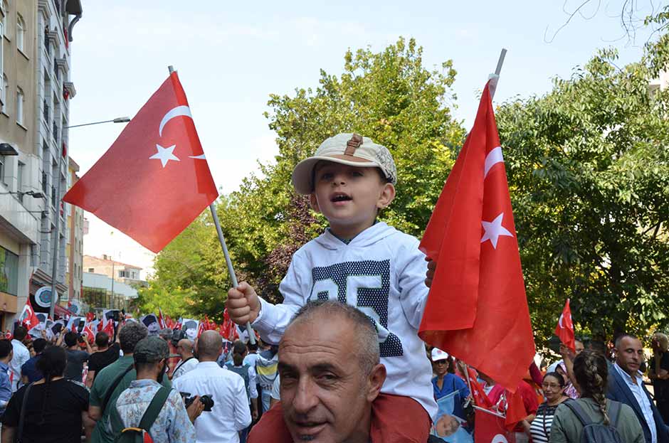 Eskişehir'de, 30 Ağustos Zafer Bayramı ve Türk Silahlı Kuvvetleri Günü dolayısıyla, "Cumhuriyet ve Demokrasi Yürüyüşü" düzenlendi.