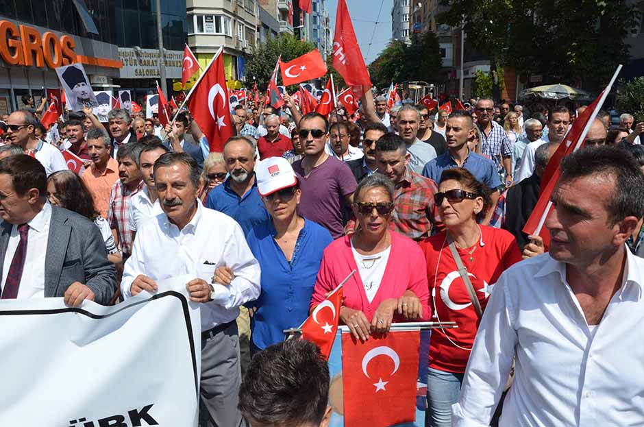 Eskişehir'de, 30 Ağustos Zafer Bayramı ve Türk Silahlı Kuvvetleri Günü dolayısıyla, "Cumhuriyet ve Demokrasi Yürüyüşü" düzenlendi.