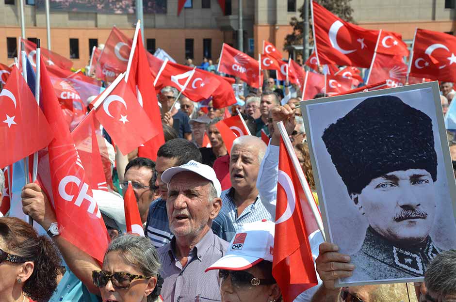 Eskişehir'de, 30 Ağustos Zafer Bayramı ve Türk Silahlı Kuvvetleri Günü dolayısıyla, "Cumhuriyet ve Demokrasi Yürüyüşü" düzenlendi.