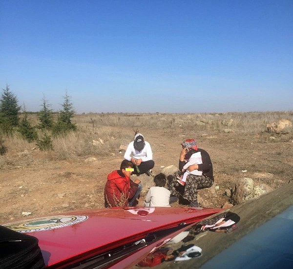 Eskişehir’de, ormanlık alanda ağaçlandırma sahasının etrafını çevreleyen tel çit ve kazıkları çaldıkları belirlenen zanlılar yakalandı.