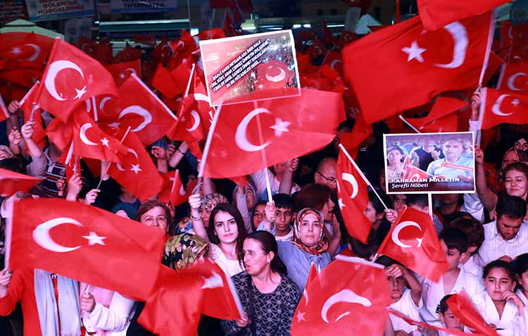 Eskişehir'de demokrasi nöbeti sürüyor