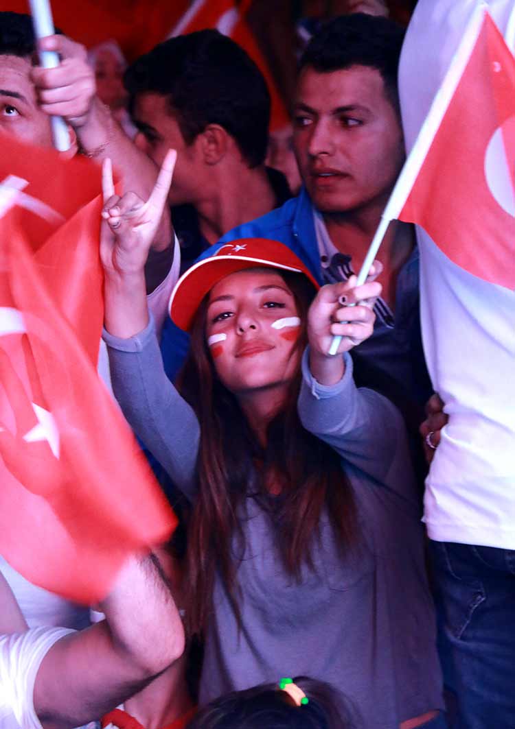 Eskişehir'de demokrasi nöbeti sürüyor