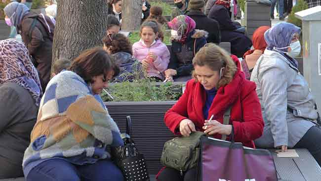 Öte yandan şehir merkezi ve çevredeki bunca kalabalığa rağmen herhangi bir denetim yapıldığı da gözlemlendi.