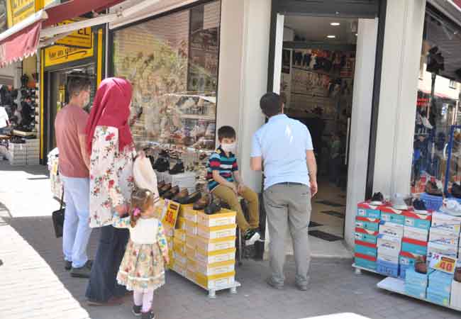 Eskişehir’in önemli merkezleri ve parklarında kalabalık oluştu. 